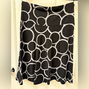 🩶 NWOT ⚫️ H&M Black and Gray Circle Pattern Skater Jersey Pull-On Skirt, Size 6